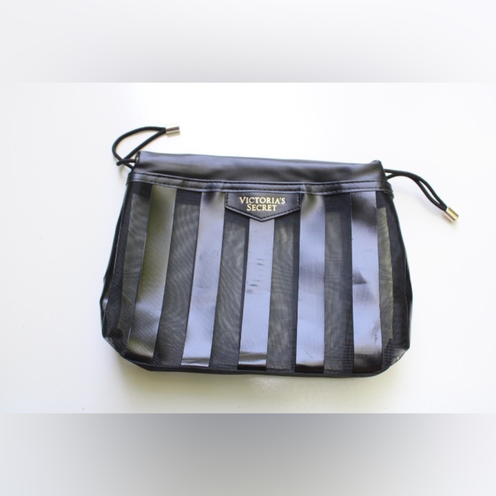 Victoria’s second cosmetics bag